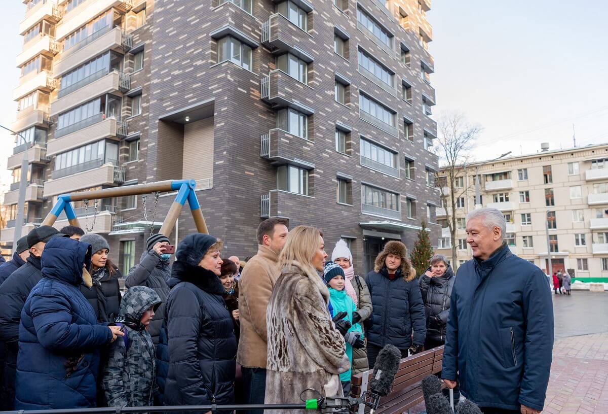 Мэр Москвы Сергей Собянин осмотрел новый дом по реновации в Западном Дегунино